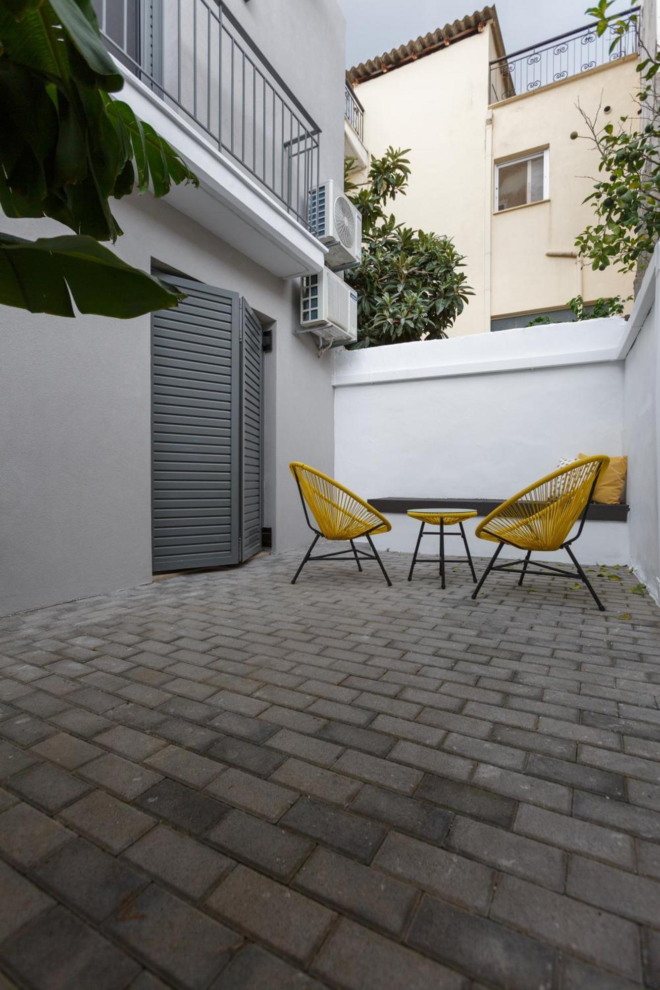 Groundfloor 2Br Apt With Smallyard Near The Heart Of Kalamata Exteriér fotografie